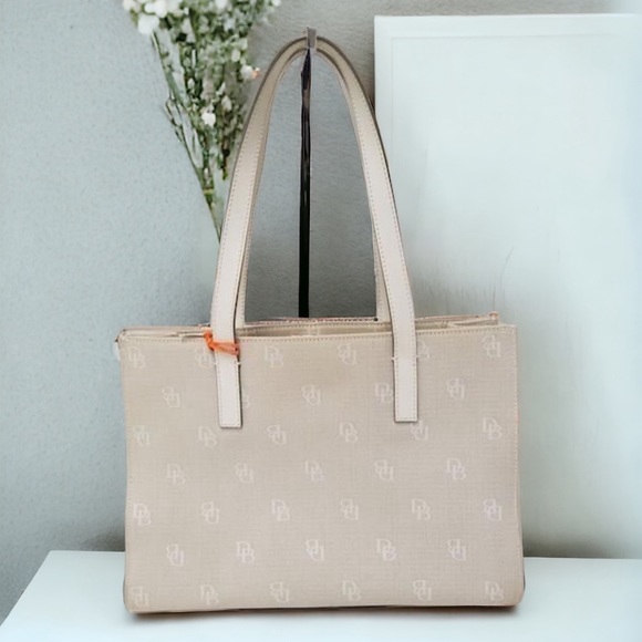 EUC Dooney & Burke Handbag - Picture 2 of 4
